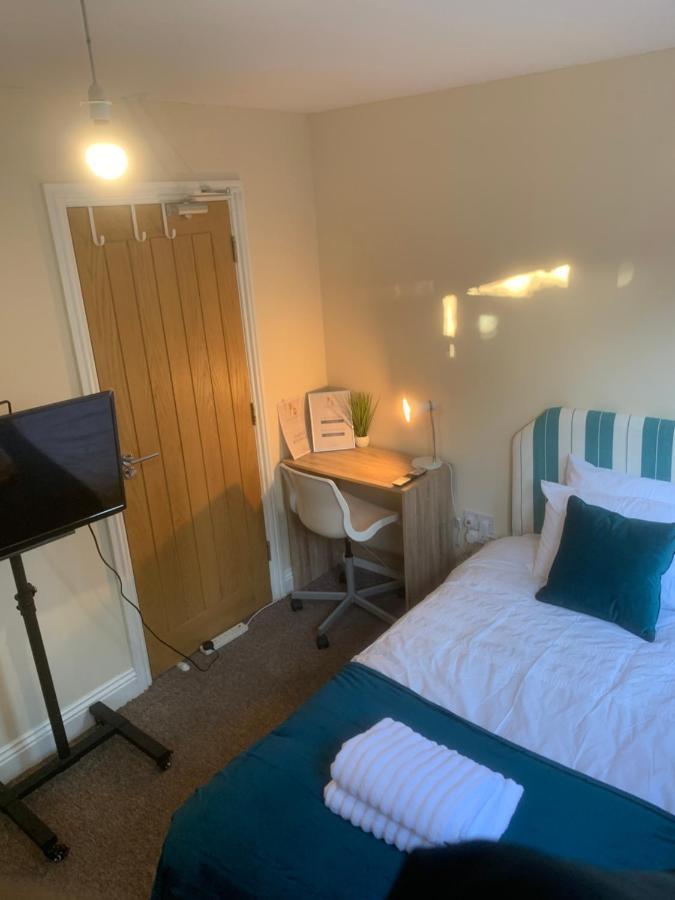 Cosy Room With Private Entrance & Ensuite Рединг Екстериор снимка