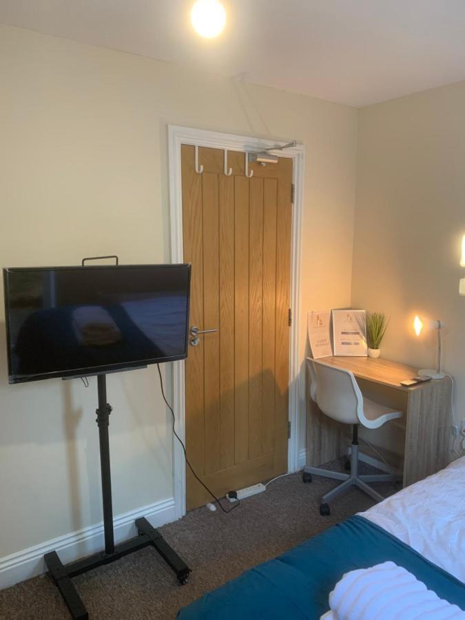 Cosy Room With Private Entrance & Ensuite Рединг Екстериор снимка