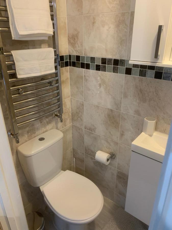 Cosy Room With Private Entrance & Ensuite Рединг Екстериор снимка