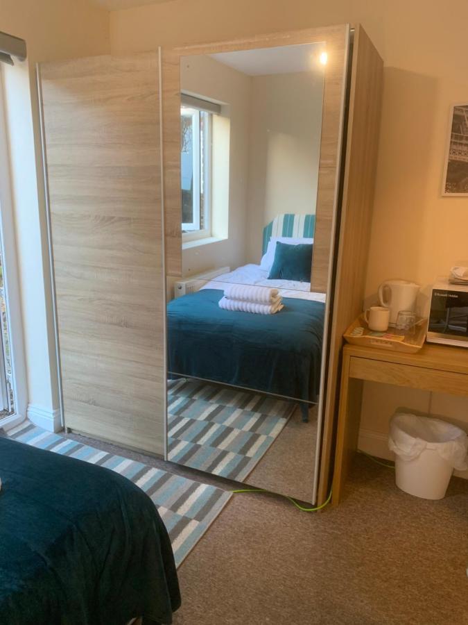 Cosy Room With Private Entrance & Ensuite Рединг Екстериор снимка