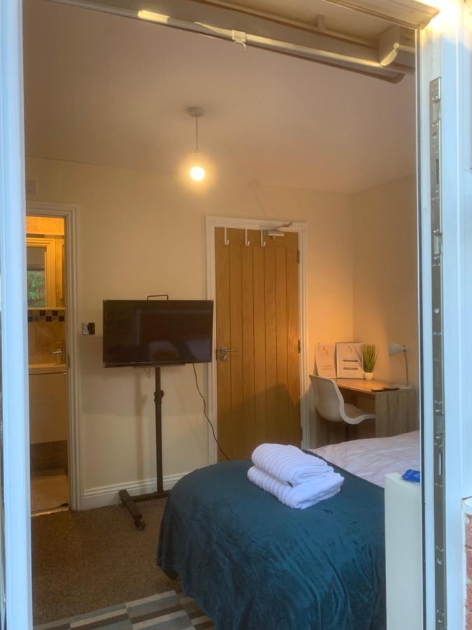 Cosy Room With Private Entrance & Ensuite Рединг Екстериор снимка