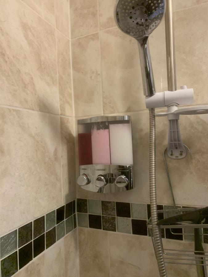 Cosy Room With Private Entrance & Ensuite Рединг Екстериор снимка