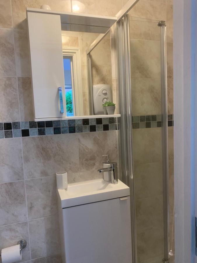 Cosy Room With Private Entrance & Ensuite Рединг Екстериор снимка