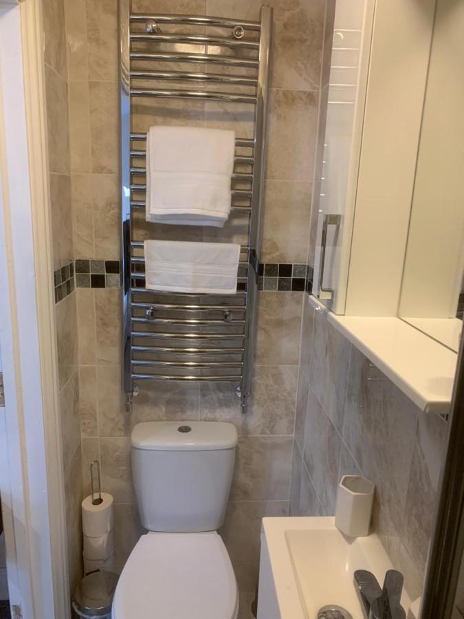 Cosy Room With Private Entrance & Ensuite Рединг Екстериор снимка
